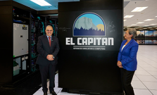 Antonio Neri and Lisa Su flank the end of an El Capitan rack where they signed their names next to the logo