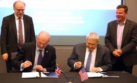 UK and US leaders signing agreement